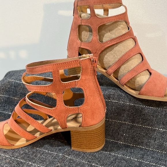 Qupid Block Heel Gladiator Sandal - Picture 2 of 8